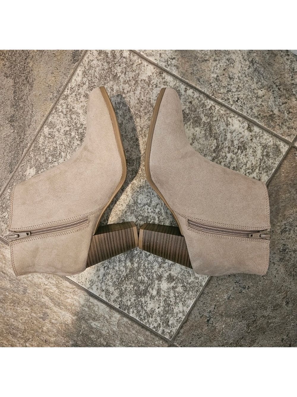 OLD NAVY FAUX SUEDE LIGHT TAUPE HEELED ANKLE BOOTIE SIZE 7 - Picture 6 of 10